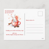 愛らしい水の色クリスマスバニーで赤いマグカップ シーズンポストカード (裏面)