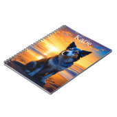 愛らしい犬が日没の海ビーチに座る ノートブック (左側)