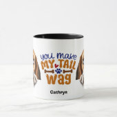 愛らしい犬が私の尻尾を鳴らす マグカップ (中央)