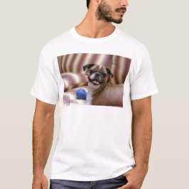 愛らしい犬とお気に入りのボール Tシャツ