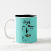 愛らしい猫がお寿司を楽しむ ツートーンマグカップ (左)