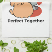 愛らしい猫と犬のハグ – ニャー&ウォフデザイン キッチンタオル (折り畳み)