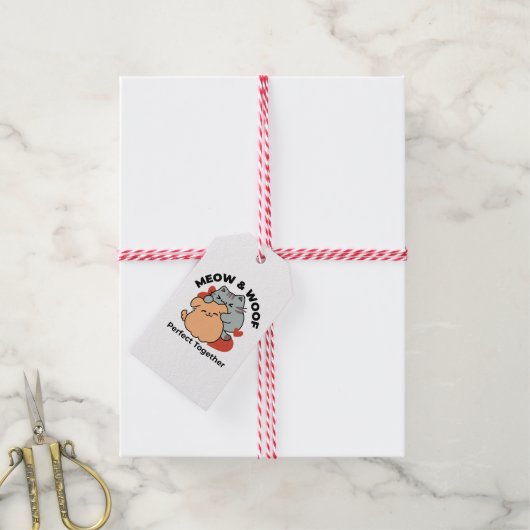 愛らしい猫と犬のハグ – ニャー&ウォフデザイン ギフトタグ (より糸付き)