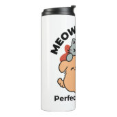 愛らしい猫と犬のハグ – ニャー&ウォフデザイン タンブラー (回転左)