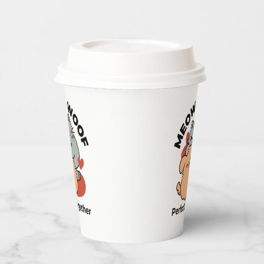 愛らしい猫と犬のハグ – ニャー&ウォフデザイン 紙コップ (左)