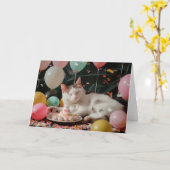 愛らしい猫の誕生日お祝いデザイン カード (黄色い花)