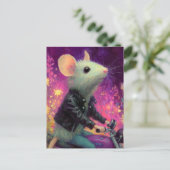 愛らしい白いネズミが花の輪に乗る ポストカード (スタンド正面)