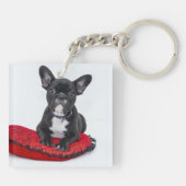 愛らしい白黒のブルドッグの子犬の写真 キーホルダー (裏面)