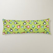 愛らしい目覚まし時計の緑の青の赤のパターン ボディピロー (裏面)