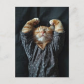 愛らしい眠そうなオレンジ色のキティ(パジャマ着用) ポストカード (正面)