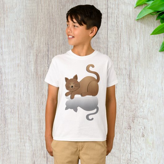 愛らしい眠り猫 Tシャツ