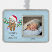 愛らしい眠るスロッス初めてのクリスマス写真 シルバープレートフレームオーナメント (正面)