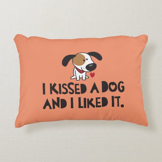 愛らしい私は犬にキスして好きだった アクセントクッション (正面)