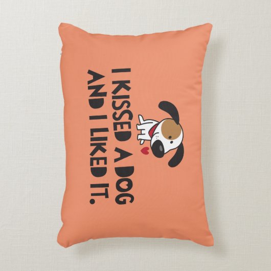 愛らしい私は犬にキスして好きだった アクセントクッション (正面(垂直))