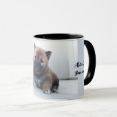 愛らしい秋田犬の子犬、コーヒーカップ マグカップ (正面右)