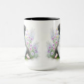 愛らしい縁ど白黒コリー子犬 マグカップ (中央)