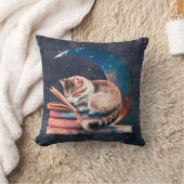 愛らしい読猫・月の本 クッション (ブランケット)