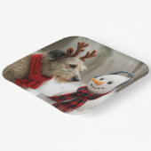 愛らしい雪だるまを見つめるアイリッシュ・ウルフハウンド ペーパープレート (傾斜あり)