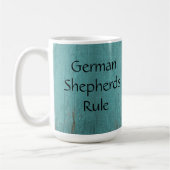 愛らしい青いドイツの羊飼いの子犬 コーヒーマグカップ (左)