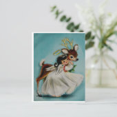 愛らしい鹿を抱く甘いエンジェルガール。 ポストカード (スタンド正面)