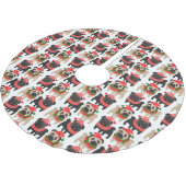 愛らしい黒と子鹿のクリスマスパッグ ブラッシュドポリエステルツリースカート (アングル)