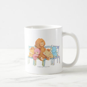愛らしい5つおよびカラフルは椅子に関係します コーヒーマグカップ