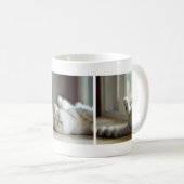 愛らしい、疲れた猫好きの写真家のコラージュマグ コーヒーマグカップ (正面右)