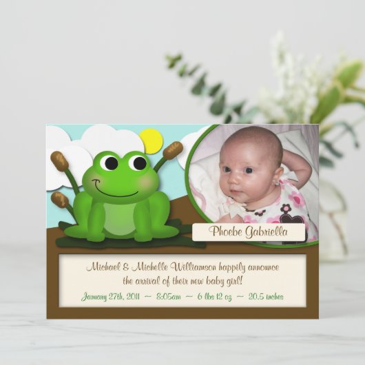 愛らしいFroggyの男の子または女の子の誕生の発表 案内状 (スタンド正面)