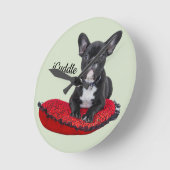 愛らしいiCuddleのフレンチ・ブルドッグ ラウンド壁時計 (傾斜)