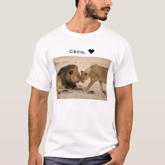 愛をみせるセシル ライオンとライオンズ Tシャツ (正面)