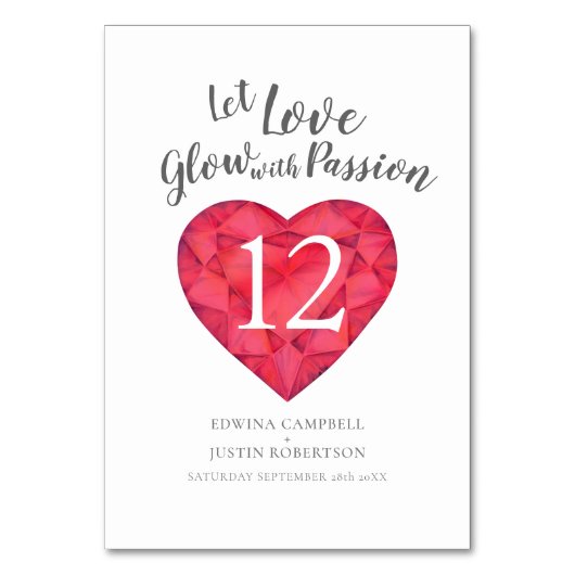 愛を愛の水の色のルビーレッドで輝かせ テーブルナンバー (正面)