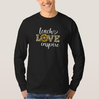 愛を教え、愛を育む、学校の先生であることを愛するプル Tシャツ