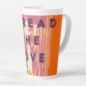 愛を溶かした色の引用文を広前向きめる カフェラテマグ (右アングル)