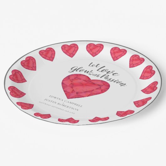 愛を燃やす情熱ルビー結婚ハート ペーパープレート (アングル)