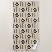 愛を綴る前足の模様 ビーチタオル (正面)