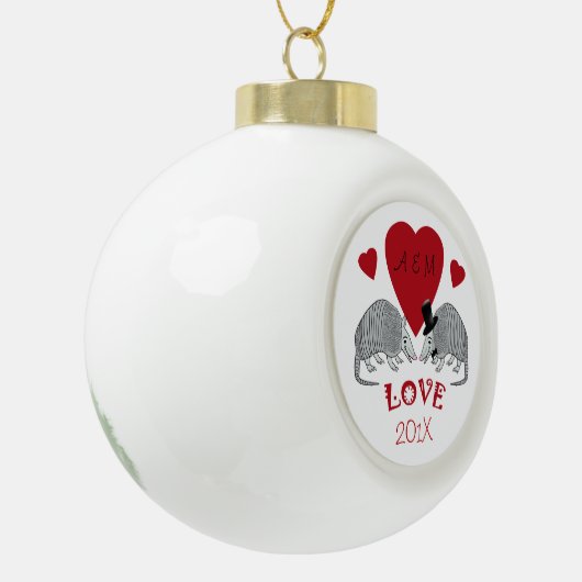 愛クリスマスの記念品のアルマジロ セラミックボールオーナメント (左)