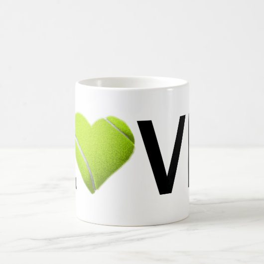 愛テニスのマグ(テニス・ボールのハート) コーヒーマグカップ (中央)