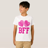 愛ハートを持つ永久にBFFの親友 Tシャツ (正面フル)