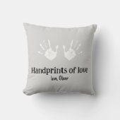 愛パーソナライズされたのハンドプリント子供のハンズニュートラル クッション (正面)