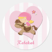 愛パーソナライズされたの馬に乗るピンクのストライプ ラウンドシール (正面)