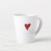 愛パーソナライズされたモダンの鳥赤いハート カフェラテマグ (右アングル)