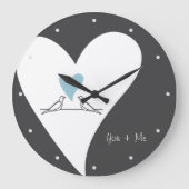 愛パーソナライズされたモダン鳥ライトブルーハート ラージ壁時計 (正面)