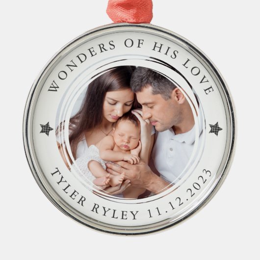 愛パーソナライズされた疑問に思の初めてのクリスマス メタルオーナメント (正面)