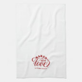 愛パーソナライズされた赤焼いたベーカリーキッチンで キッチンタオル (縦)