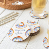 愛ピンクのドーナツの赤ちゃんシャワーが散在 ラウンドペーパーコースター