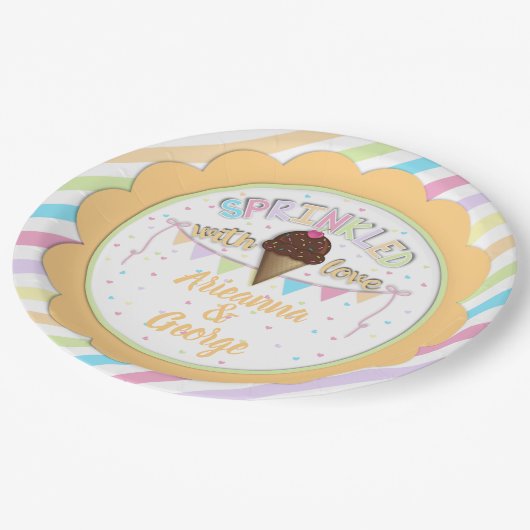 愛ベビーシャワーのプレートによって振りかけられる ペーパープレート (アングル)