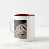 愛マグがあっている持ちなさいところ ツートーンマグカップ (正面左)