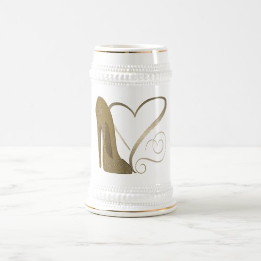 愛ヴィンテージの小剣の靴およびハート ビールジョッキ (中央)