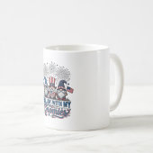 愛国グノーム+私のグノーム仲間と一緒にくつろぎTシャツデザイン コーヒーマグカップ (正面右)
