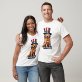 愛国ゴールデンレトリバーの紋章コラムTシャツ Tシャツ (ユニセックス)